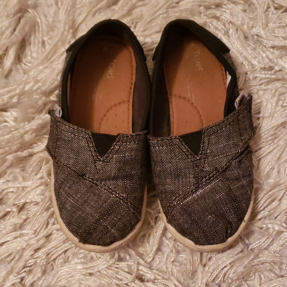 TOMS toddler shoes size 8